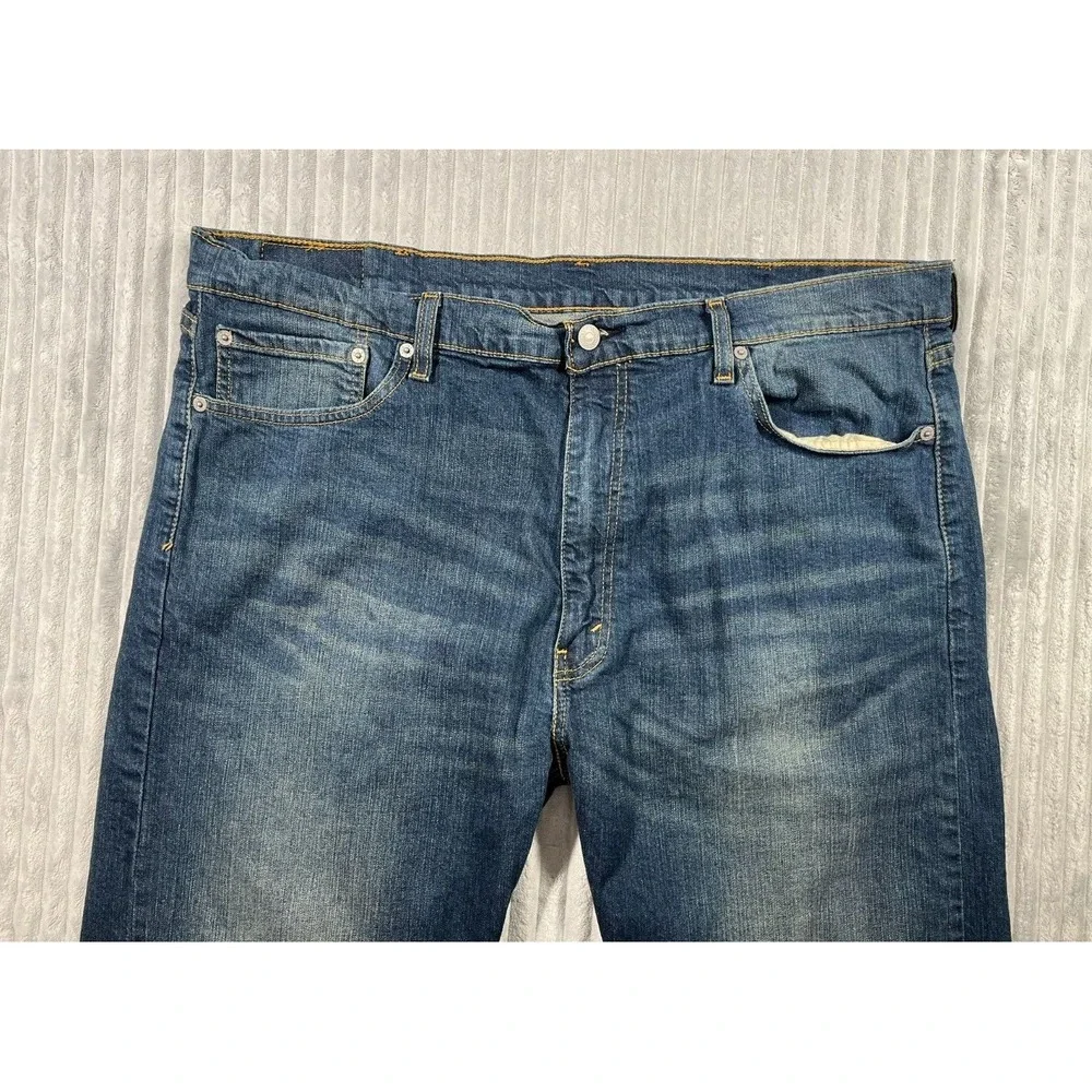 Levi's Jeans Men's 42x30 505 Straight Leg High Rise Medium Wash Denim Whiskering